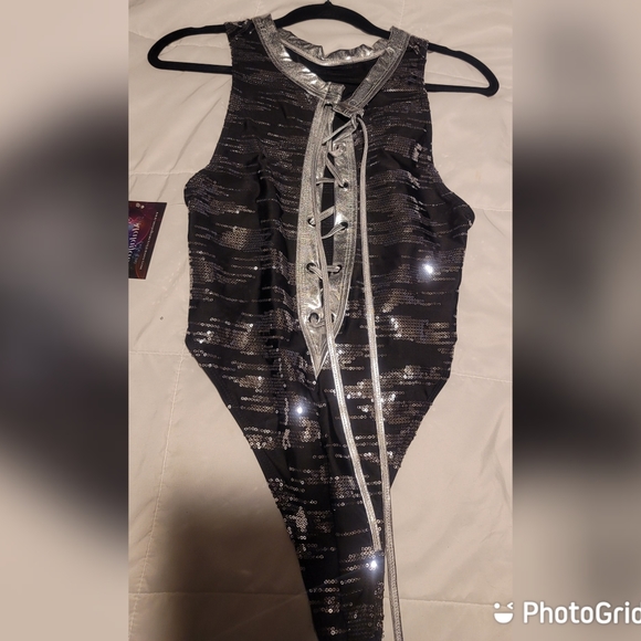 One piece - Picture 3 of 3